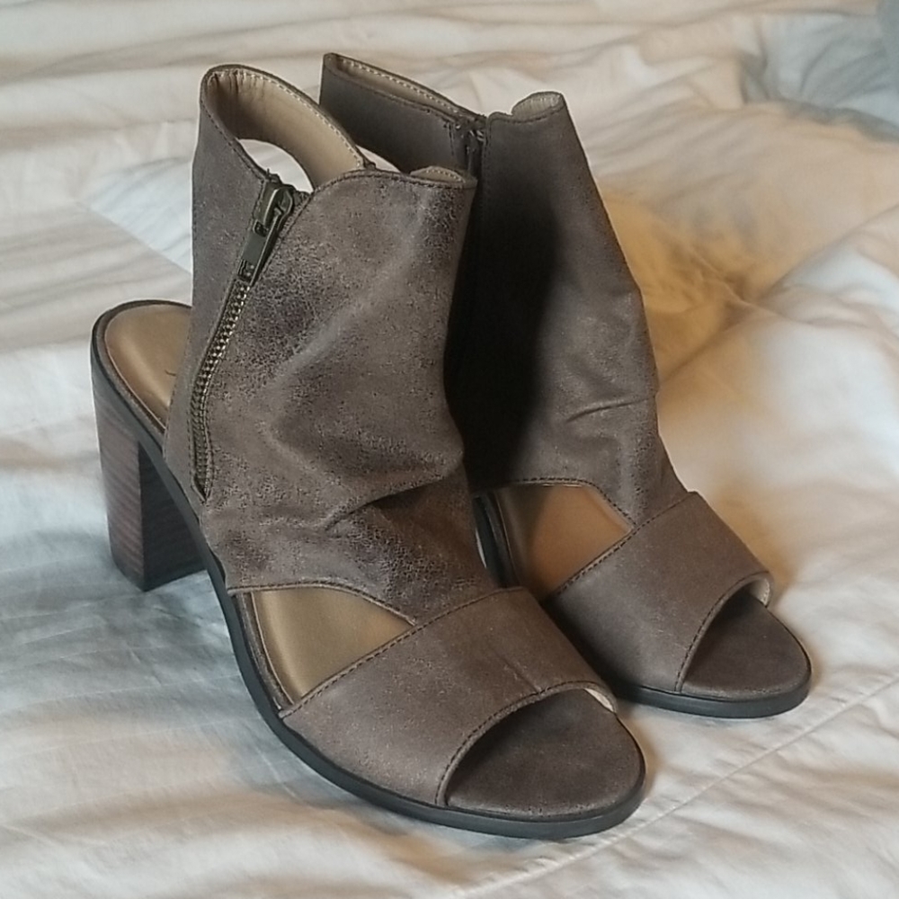 Rebels brown sandal 8.5